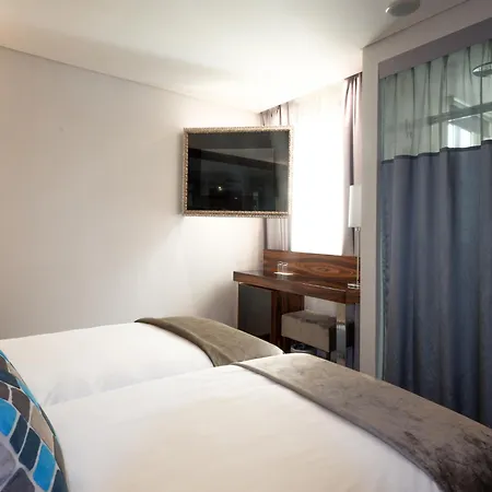 Turim Terreiro Do Paco מלון 4*